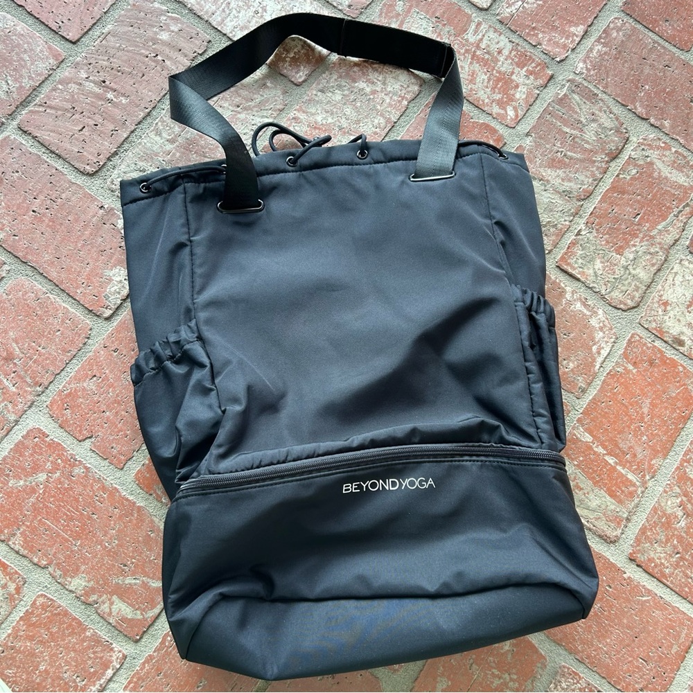 Beyond Yoga Black Bag/Backpack Like New!